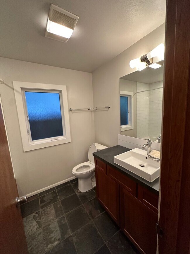 Building Photo - 2 Bedroom House Available in Sunset Beach!