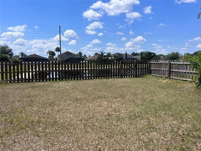 Building Photo - 319 Velveteen Pl