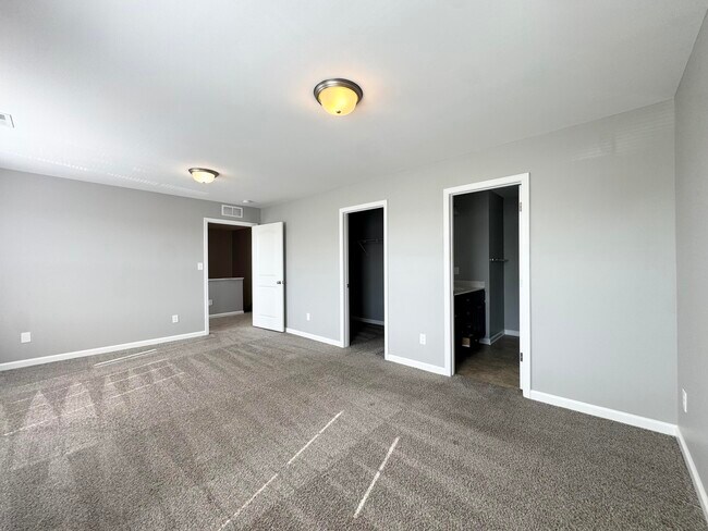 Building Photo - 2392 Huntly Pl