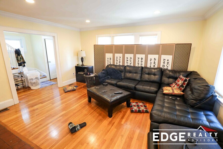 Building Photo - 12 Bothwell Rd