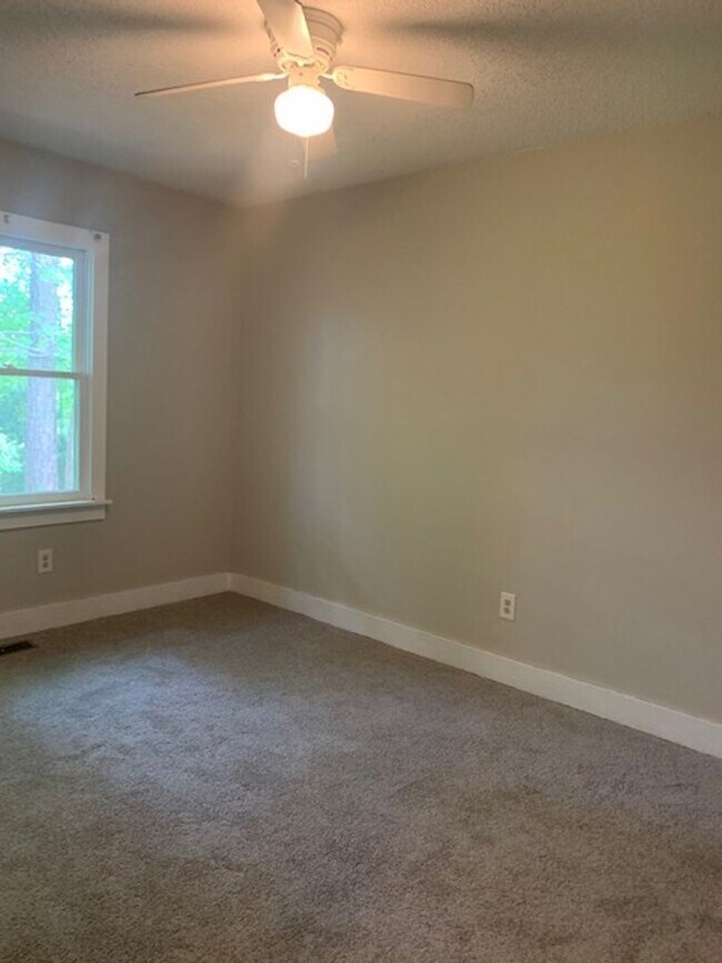 Building Photo - 118-122