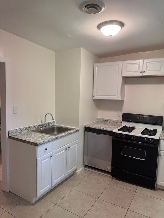 Building Photo - 5603 Fair Oaks St