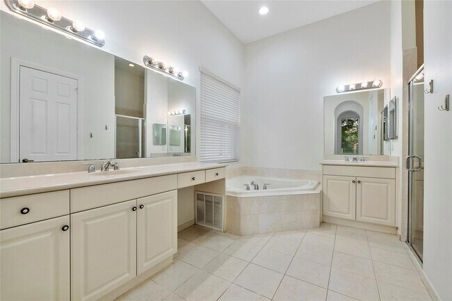 Building Photo - 8215 NW 125th Ln