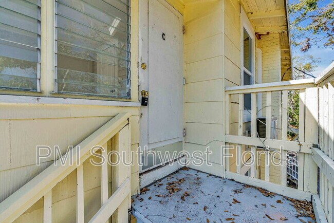 Building Photo - 1016 10th Ave W