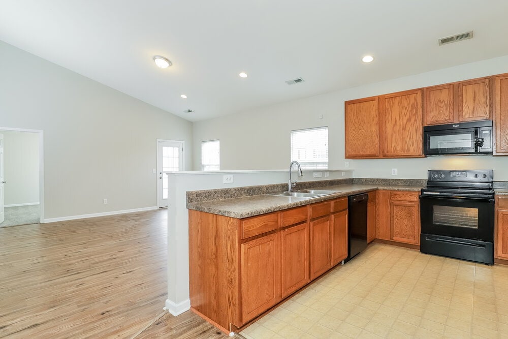 Building Photo - 2 Red Brush Ct