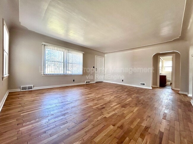 Building Photo - 527 Ferndale Ave NW