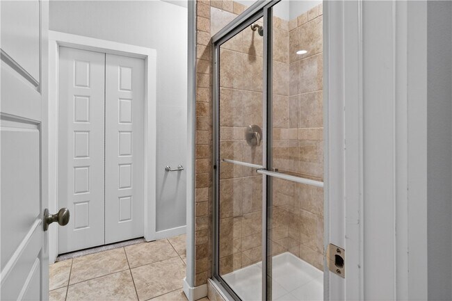 Building Photo - 2304 SW Juniper Ave