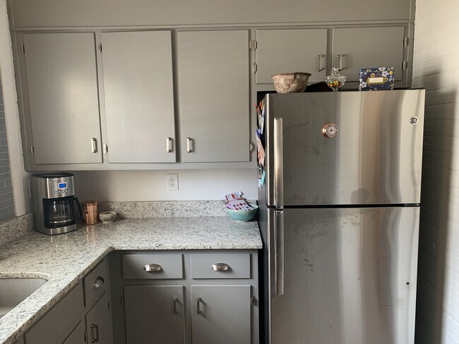 Building Photo - 1705 5th Ave