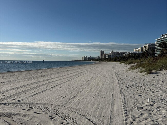 Building Photo - 201 Crandon Blvd