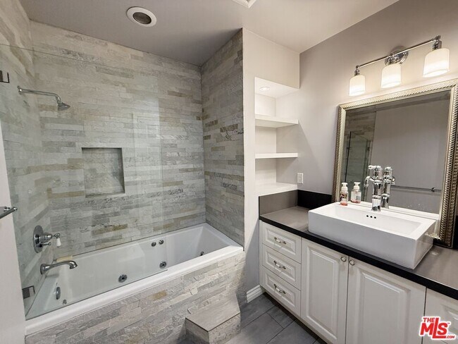 Building Photo - 5932 Cahill Ave