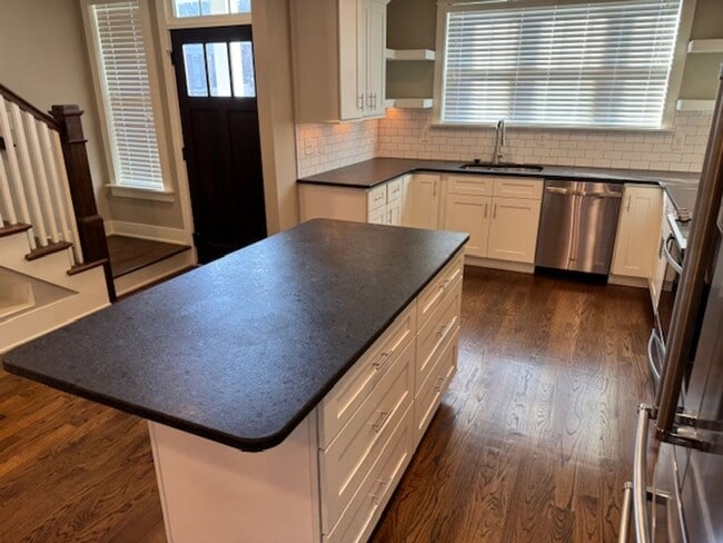 Building Photo - Beautiful custom home in East Nashville!