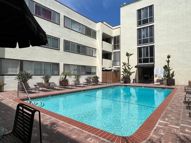 Building Photo - 1015 N Kings Rd