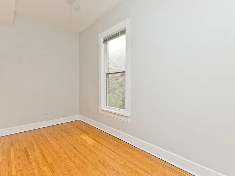 Building Photo - 858 N Paulina St