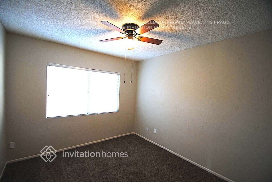 Building Photo - 2742 S Las Palmas