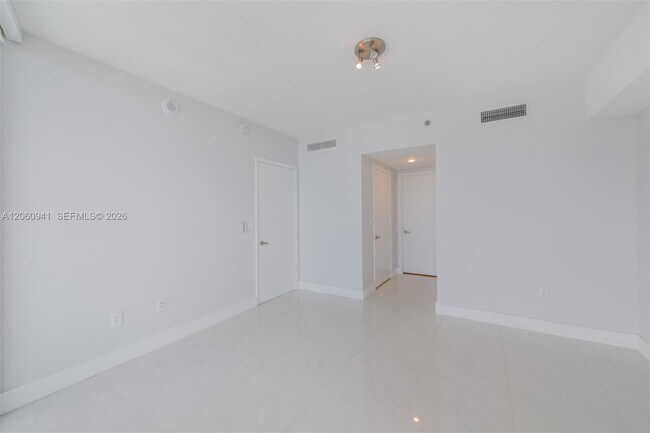 Building Photo - 495 Brickell Ave