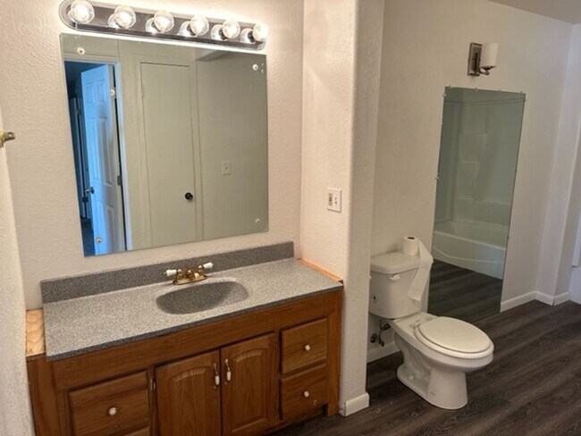 Building Photo - South Ogden town home
