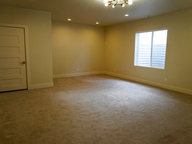 Building Photo - 2274 S 50 E