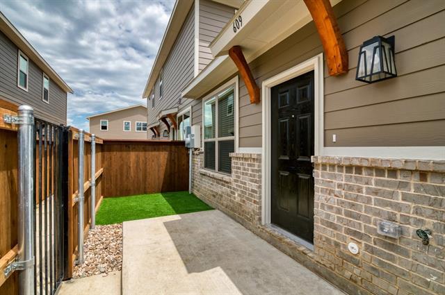 Building Photo - 609 Harvest Moon Dr