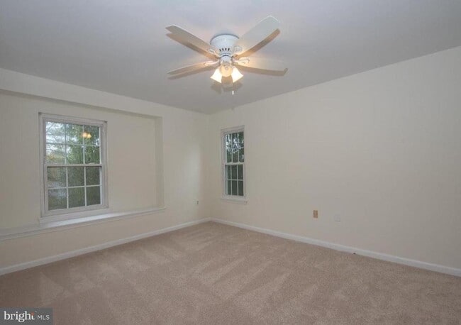 Building Photo - 214 Valley Stream Ln