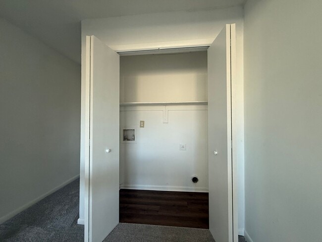 Building Photo - Townhouse For Rent in Virginia Beach