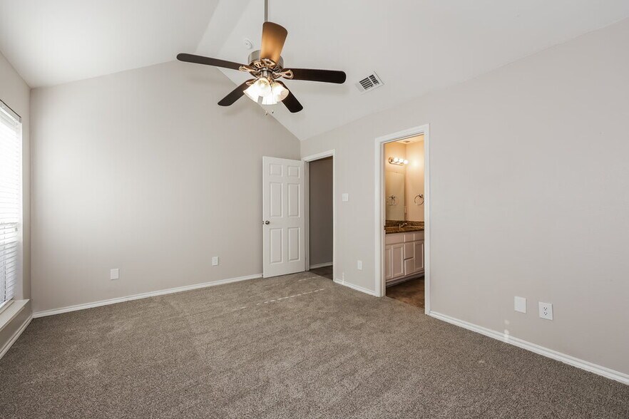 Building Photo - 2805 St Croix Ave