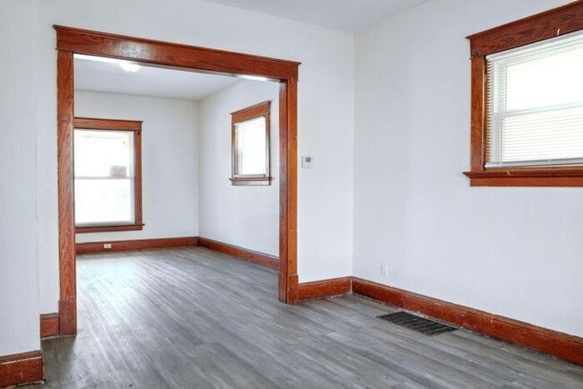 Building Photo - Spacious 3-Bedroom Home with Fenced Yard a...