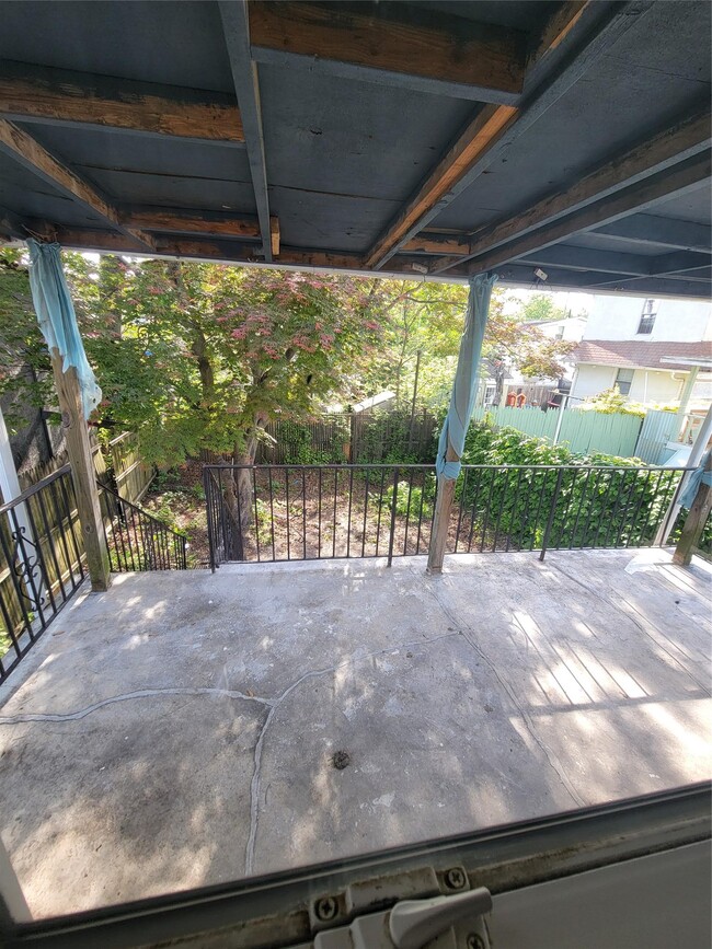 Building Photo - 255 Underhill Ave