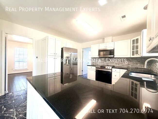 Building Photo - 8509 Golf Ridge Dr