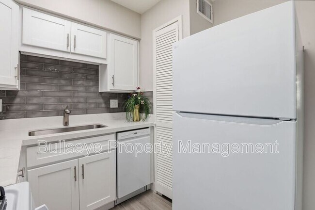 Building Photo - 1721 E Moreland St