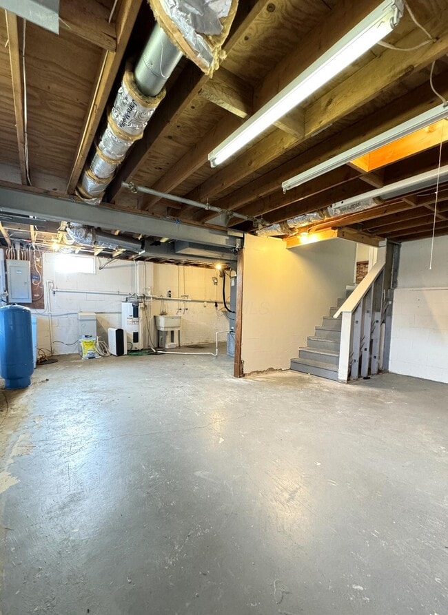 Building Photo - 5117 Bixford Ave