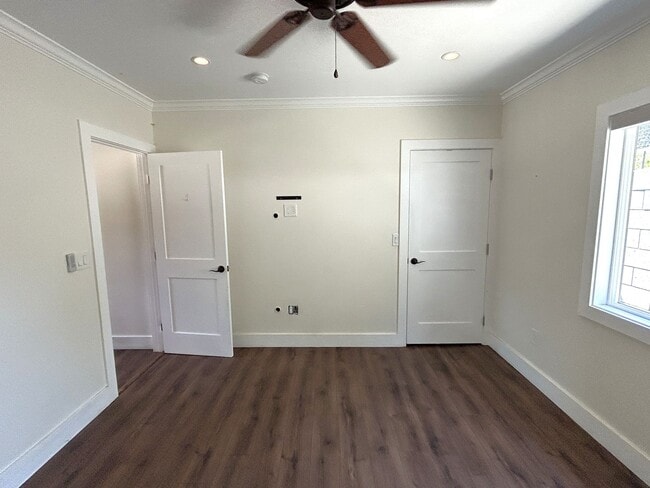 Building Photo - 247 W Woodland Oaks Dr