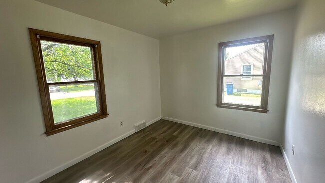 Building Photo - FOR RENT- Adorable 2 bed 1 bath in Washburn IA!!