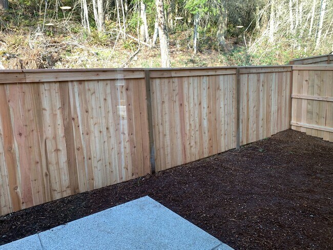 Building Photo - Gorgeous  4 Bed 2.5 Bath Home in Camas! Union School District! Laminate Floors Throughout Main! S...