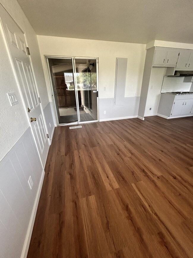 Building Photo - 7312 S Land Park Dr