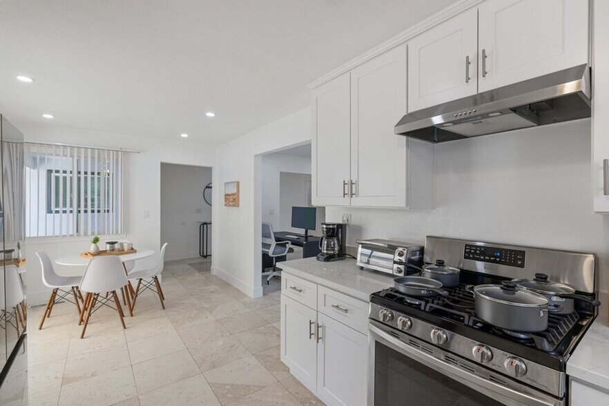 Building Photo - 398 Pinehurst Ave