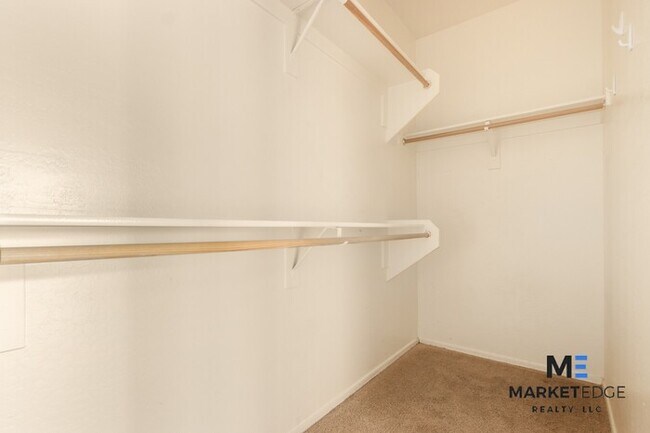 Building Photo - 4Bed/2Bath House at Greenway Rd/175th Ave!...