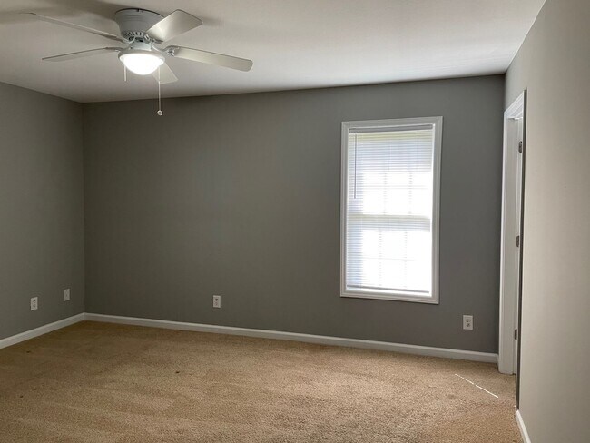 Building Photo - 3 BDRM 2 BA HOME BUILT IN 2004, 1208 SQ FT...