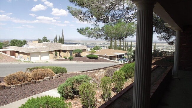Building Photo - Mountain Park 4bed/3bath with Refrig A/C Pool and Mountain Views!