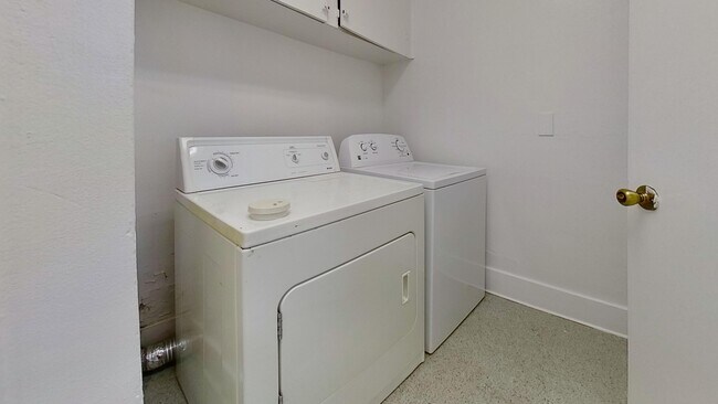 Building Photo - 23 E Chalmers St