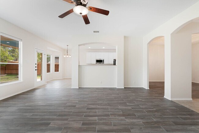 Building Photo - Boerne, TX -Gorgeous home in Kendall County Estates