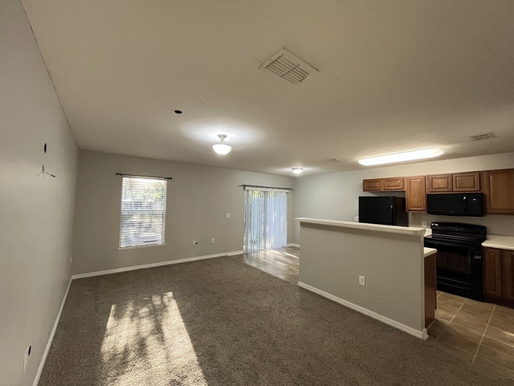 Building Photo - 8265 Halls Hammock Ct