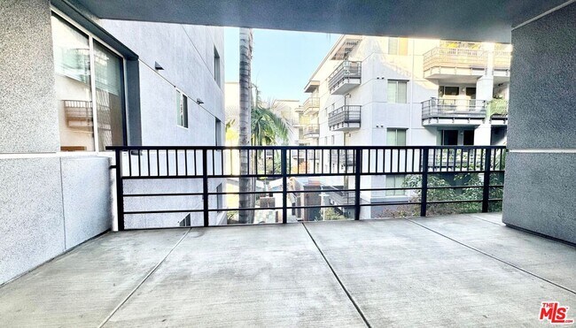 Building Photo - 629 Traction Ave