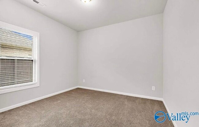 Building Photo - 203 Portrait St