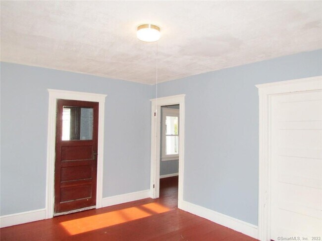 Building Photo - 93 E Elm St