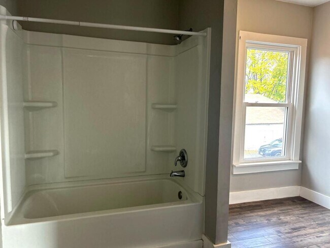 Building Photo - 636 Lisbon St