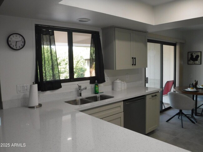 Building Photo - 12930 W Seville Dr