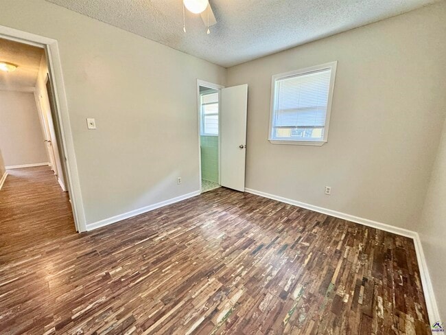 Building Photo - 102 Varee Dr