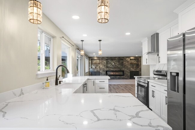 Building Photo - Beautifully updated 3 bed 3 bath Steilacoo...