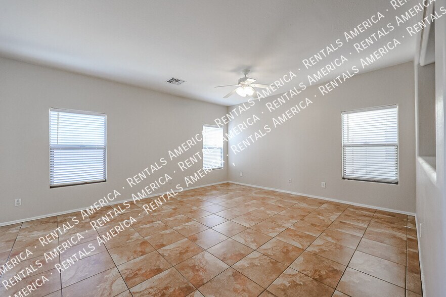 Building Photo - 910 S 118th Ln