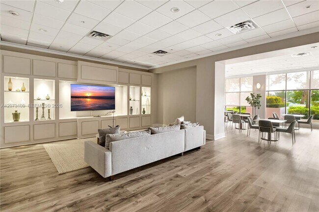 Building Photo - 5600 Collins Ave